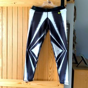 Nike Training Leggings Size L
